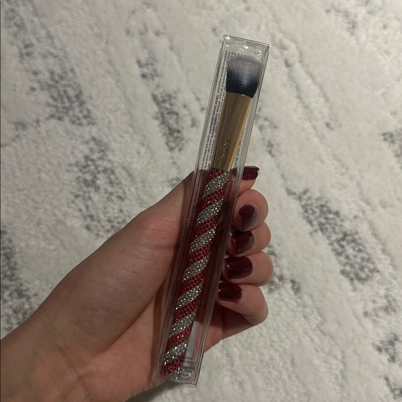 Limited Edition Holiday Tarte Paw Concealer Brush - Picture 1 of 1